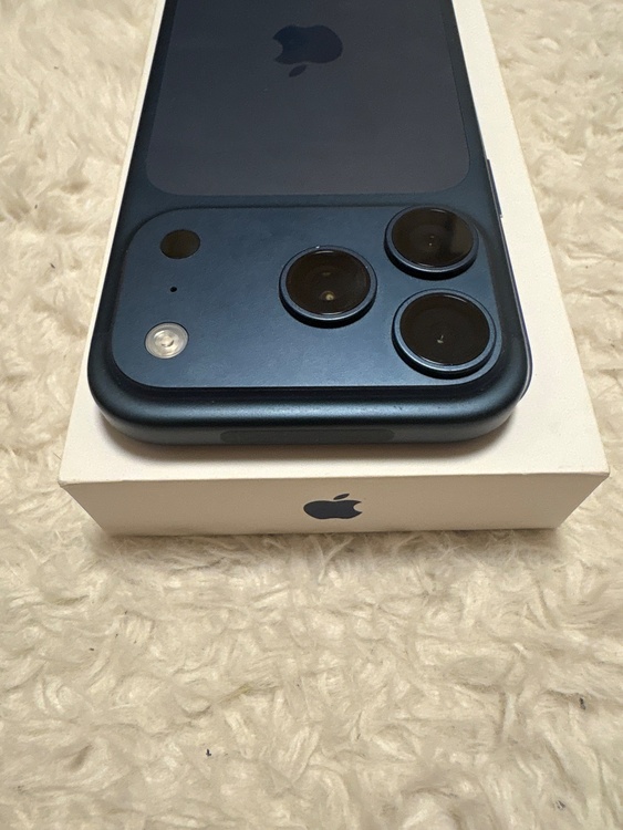 iPhone iPhone 17 Pro 256GB docomo（スマホ）の商品画像 - 査定依頼日：2026年9月22日 - 最高査定価格：151,000円