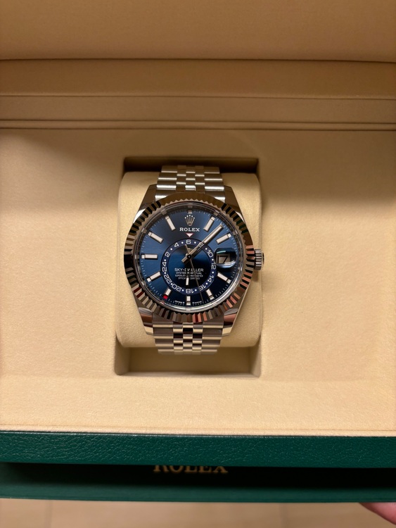 ロレックス スカイドゥエラー （高級時計）の商品画像 - 査定依頼日：2025年11月26日 - 最高査定価格：3,700,000円