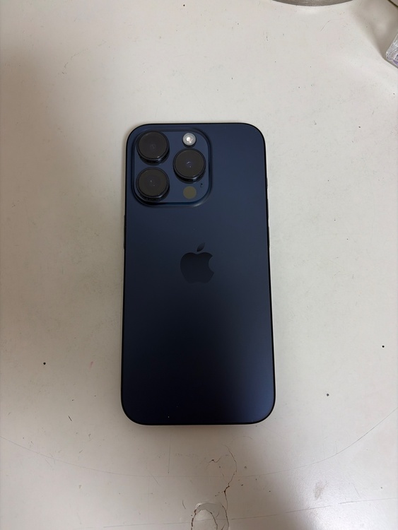 iPhone iPhone 15 Pro 128GB au（スマホ）の商品画像 - 査定依頼日：2026年9月20日 - 最高査定価格：72,000円