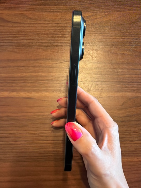 iPhone iPhone 16 Pro Max 256GB SIMフリー（スマホ）の商品画像 - 査定依頼日：2026年6月19日 - 最高査定価格：132,500円