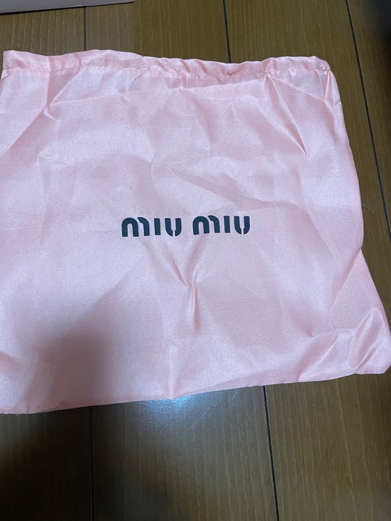 ミュウミュウ  （ブランドバッグ）の商品画像 - 査定依頼日：2025年9月19日 - 最高査定価格：70,000円