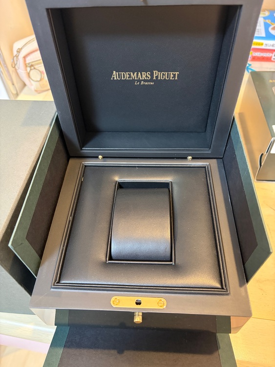 オーデマピゲ ロイヤルオークオフショア 26405CE.OO.A002CA.0（高級時計）の商品画像 - 査定依頼日：2025年11月22日 - 最高査定価格：3,550,000円