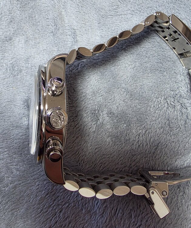 ブラックベイクロノ 5連ブレス（高級時計）の商品画像 - 査定依頼日：2025年12月19日 - 最高査定価格：560,000円