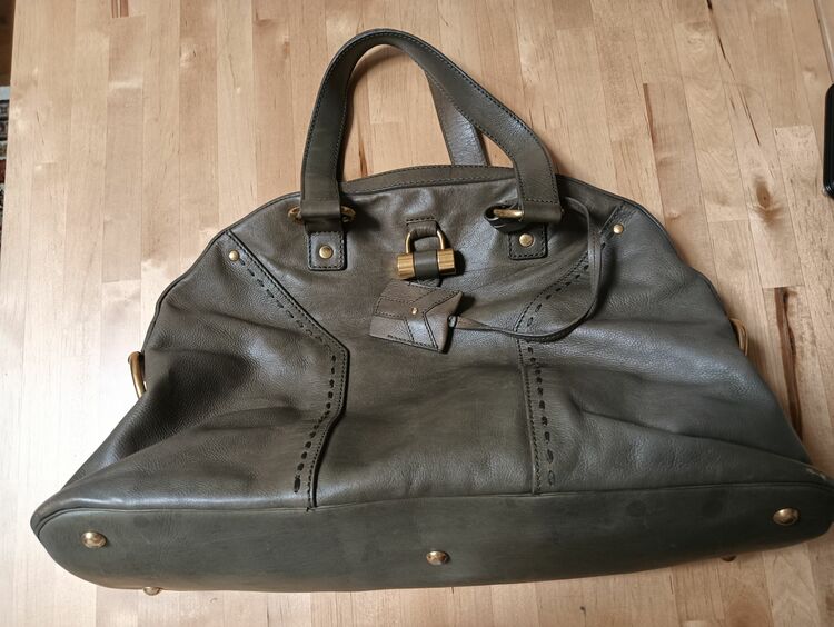 イブサンローラン  （ブランドバッグ）の商品画像 - 査定依頼日：2025年10月6日 - 最高査定価格：20,000円