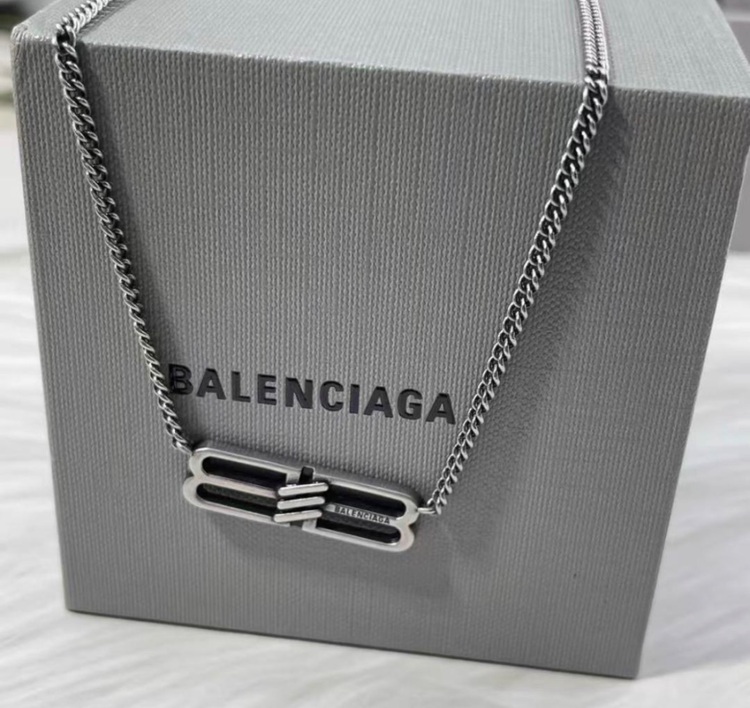 バレンシアガ  （ブランドバッグ）の商品画像 - 査定依頼日：2025年9月30日 - 最高査定価格：23,000円