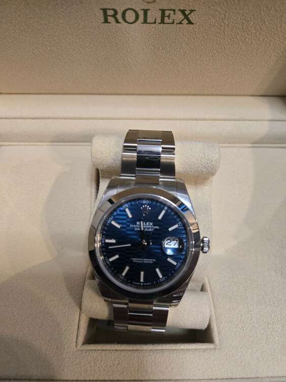 ロレックス デイトジャスト 126300（高級時計）の商品画像 - 査定依頼日：2025年5月15日 - 最高査定価格：1,370,000円