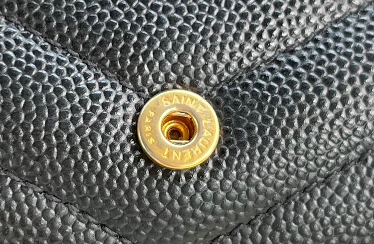 イブサンローラン  （ブランドバッグ）の商品画像 - 査定依頼日：2026年4月26日 - 最高査定価格：40,000円