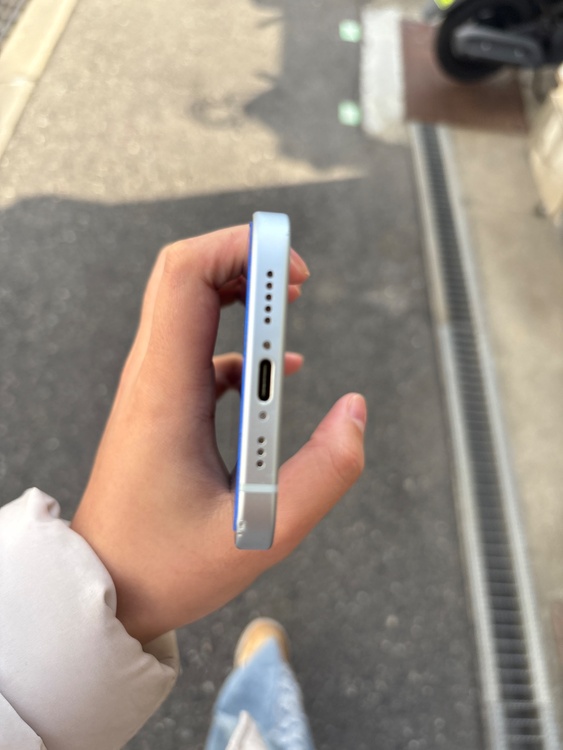 iPhone 15 128GB docomo（スマホ）の商品画像 - 査定依頼日：2026年1月27日 - 最高査定価格：65,000円