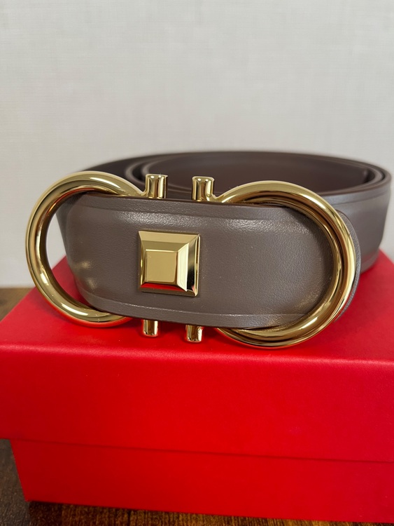 ガンチーニロゴベルト（ブランド財布・小物）の商品画像 - 査定依頼日：2025年8月14日 - 最高査定価格：15,000円