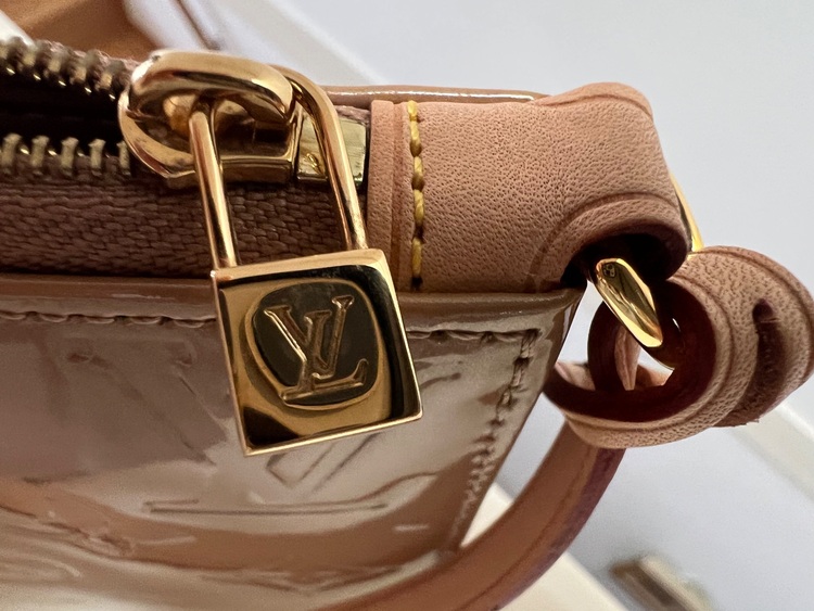 ヴェルニ　レキシントンショルダーバック（ブランドバッグ）の商品画像 - 査定依頼日：2025年10月12日 - 最高査定価格：80,000円