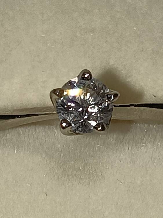 wish upon a star pt950 エンゲージリング 0.263ct（宝石）の商品画像 - 査定依頼日：2026年7月23日 - 最高査定価格：100,000円