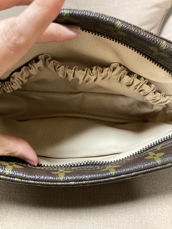 ルイヴィトン（ブランド財布・小物）の商品画像 - 査定依頼日：2023年8月15日 - 最高査定価格：15,000円