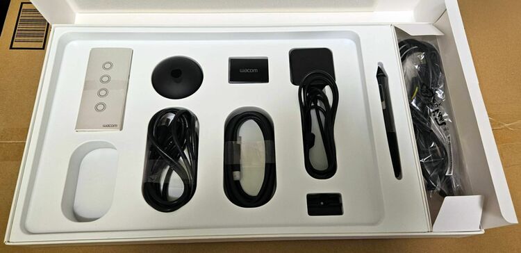 Cintiq Pro 16（DTH-1620/K0）（PC・タブレット）の商品画像 - 査定依頼日：2025年6月23日 - 最高査定価格：9,500円