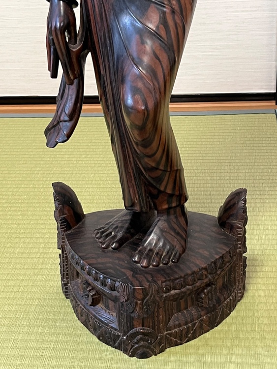 大きい方の全長は約１mの木彫りの彫刻で裏に「BALI」と彫られています。（美術品・骨董品）の商品画像 - 査定依頼日：2026年4月27日 - 最高査定価格：3,000円