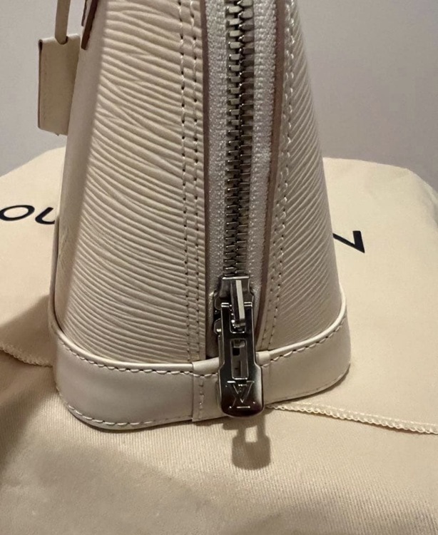 アルマ（ブランドバッグ）の商品画像 - 査定依頼日：2026年1月15日 - 最高査定価格：200,000円