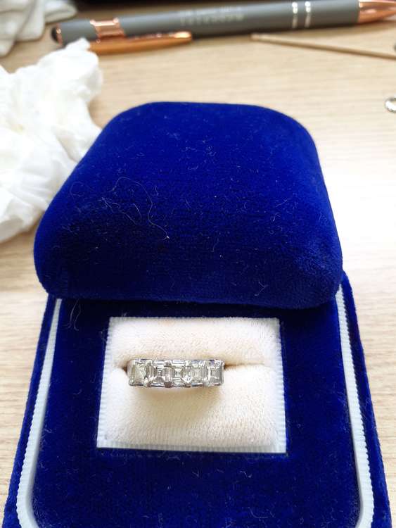 一文字のダイヤの指輪（宝石）の商品画像 - 査定依頼日：2023年6月6日 - 最高査定価格：60,000円