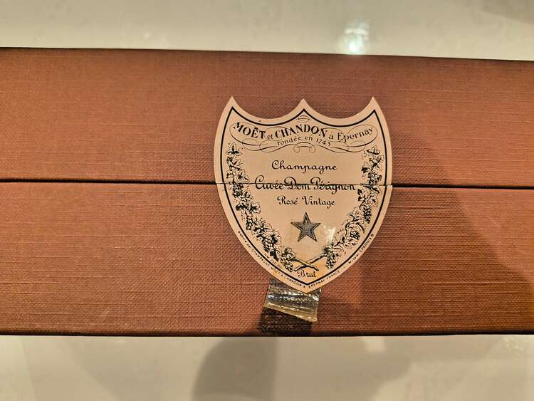 シャンパン ドン・ペリニヨン （お酒）の商品画像 - 査定依頼日：2025年2月19日 - 最高査定価格：39,000円