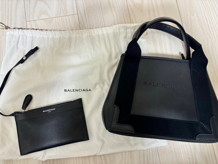 ネイビーガバス　XS レザー　ブラック（ブランドバッグ）の商品画像 - 査定依頼日：2026年4月8日 - 最高査定価格：80,000円