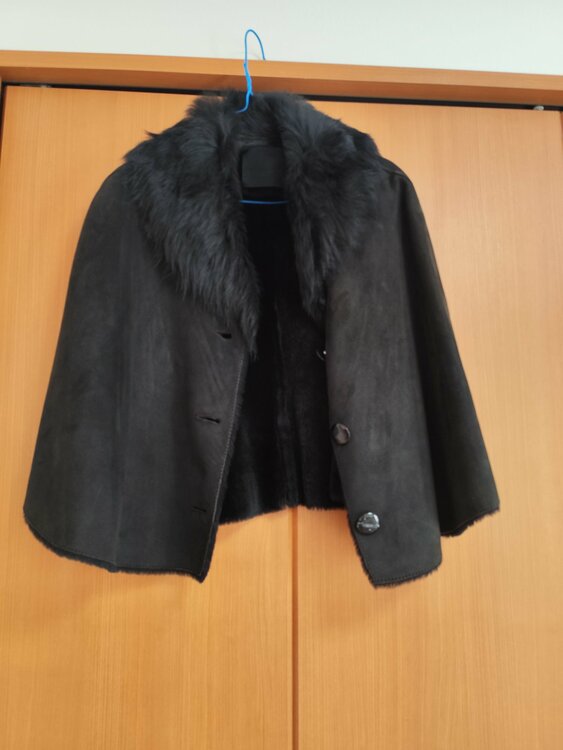 ムートンケープ（古着・ファッション）の商品画像 - 査定依頼日：2026年1月24日 - 最高査定価格：20,000円
