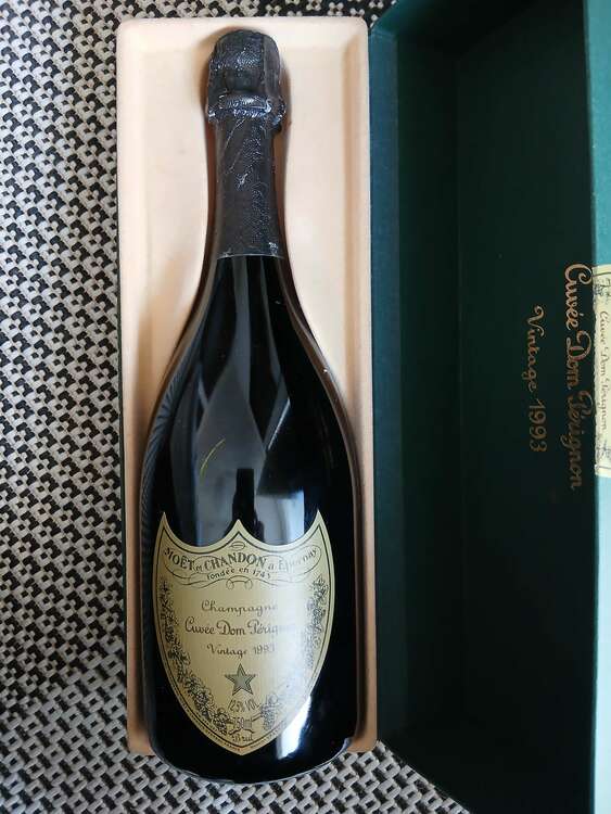 シャンパン ドン・ペリニヨン （お酒）の商品画像 - 査定依頼日：2025年4月8日 - 最高査定価格：21,000円