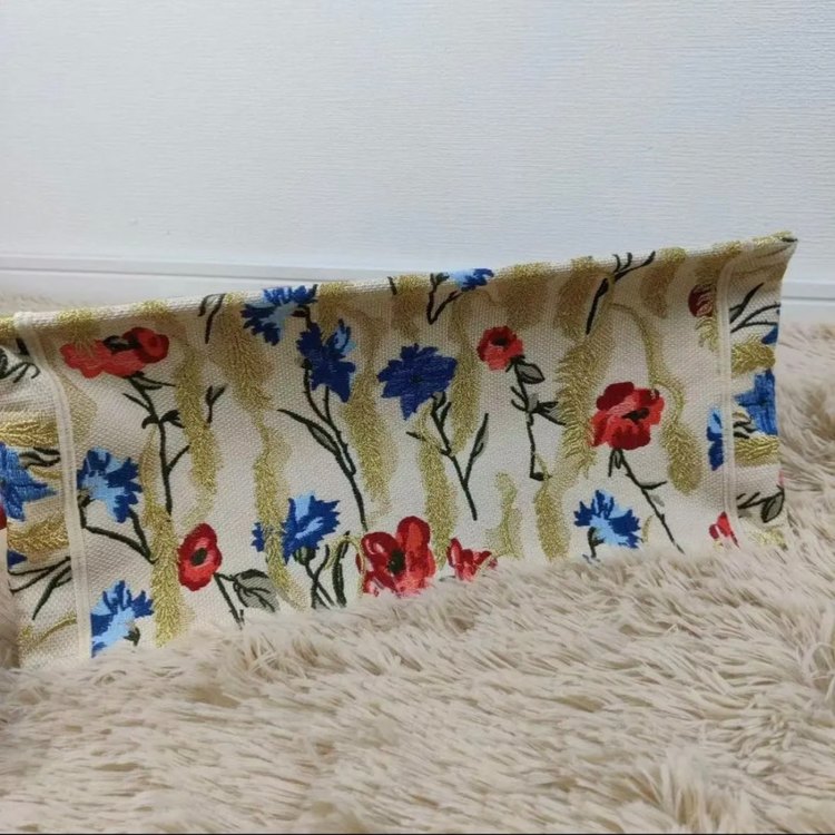 ブックトート 花柄（ブランドバッグ）の商品画像 - 査定依頼日：2023年9月1日 - 最高査定価格：300,000円