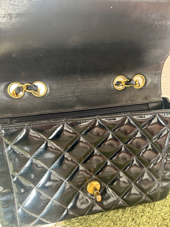 CHANELマトラッセエナメルショルダーバッグ（ブランドバッグ）の商品画像 - 査定依頼日：2025年10月23日 - 最高査定価格：230,000円