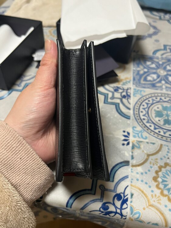 プラダ　財布（ブランド財布・小物）の商品画像 - 査定依頼日：2025年1月28日 - 最高査定価格：30,000円