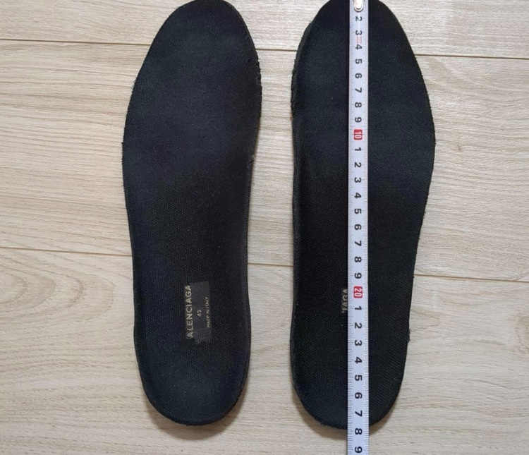 バレンシアガ  （ブランドバッグ）の商品画像 - 査定依頼日：2025年6月18日 - 最高査定価格：20,000円