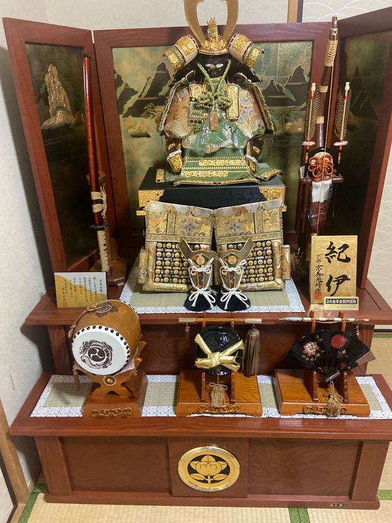 五月人形鎧兜（美術品・骨董品）の商品画像 - 査定依頼日：2026年7月6日 - 最高査定価格：5,000円