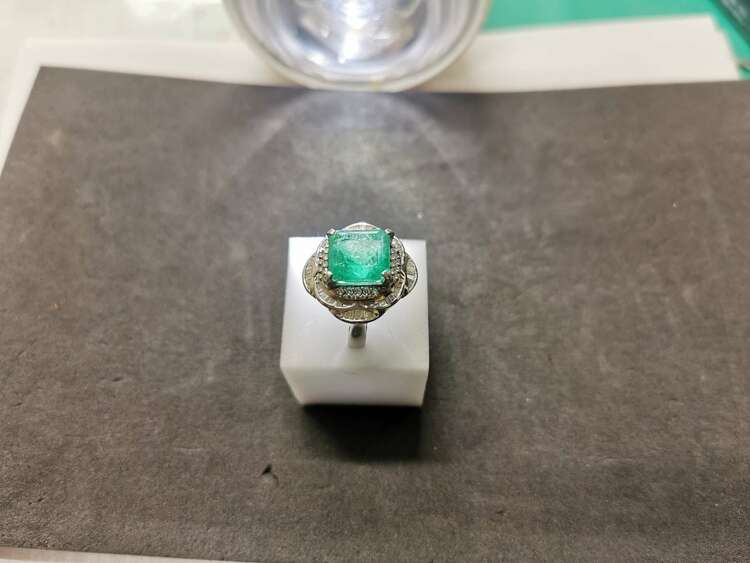 リング（宝石）の商品画像 - 査定依頼日：2023年12月2日 - 最高査定価格：200,000円