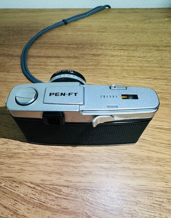 カメラ3台とレンズとアクセサリー（カメラ）の商品画像 - 査定依頼日：2025年5月12日 - 最高査定価格：25,000円