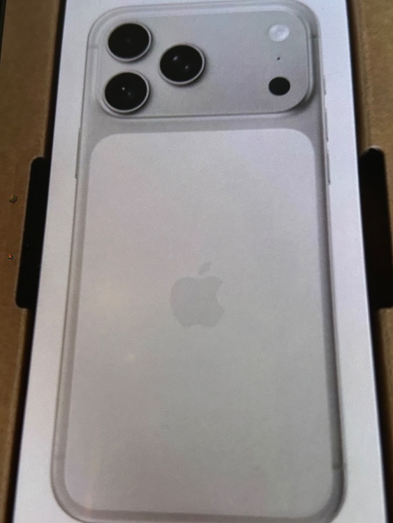 iPhone 17 Pro Max 1TB SIMフリー（スマホ）の商品画像 - 査定依頼日：2026年5月15日 - 最高査定価格：262,000円