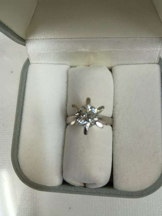 ダイヤ2.04Ct　Pt900（金・貴金属）の商品画像 - 査定依頼日：2025年5月3日 - 最高査定価格：2,150,000円