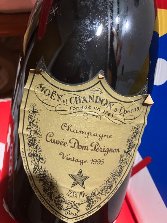 シャンパン ドン・ペリニヨン （お酒）の商品画像 - 査定依頼日：2026年1月4日 - 最高査定価格：47,500円