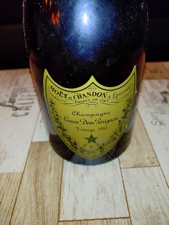 シャンパン ドン・ペリニヨン （お酒）の商品画像 - 査定依頼日：2025年8月14日 - 最高査定価格：25,000円