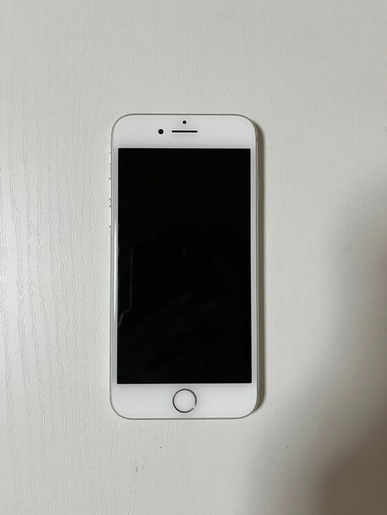 iphone 8（スマホ）の商品画像 - 査定依頼日：2025年7月18日 - 最高査定価格：5,000円