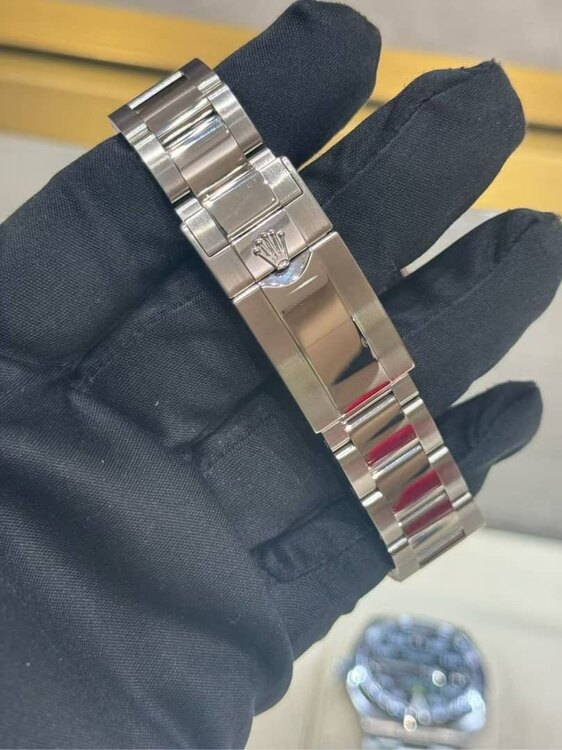 GMTマスター　116710BLNR オイスター　美品　付属品完備（高級時計）の商品画像 - 査定依頼日：2025年4月14日 - 最高査定価格：2,050,000円