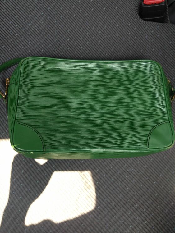 ルイヴィトン エピ （ブランドバッグ）の商品画像 - 査定依頼日：2025年7月1日 - 最高査定価格：15,000円