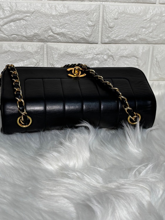 シャネル　マドモアゼルチェーンショルダーバッグ　ラムスキン　ブラック　ゴールド金（ブランドバッグ）の商品画像 - 査定依頼日：2025年7月10日 - 最高査定価格：400,000円