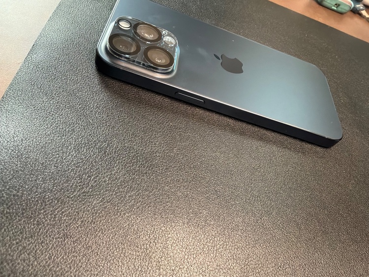 iPhone iPhone 15 Pro Max 512GB Softbank（スマホ）の商品画像 - 査定依頼日：2026年8月29日 - 最高査定価格：99,000円