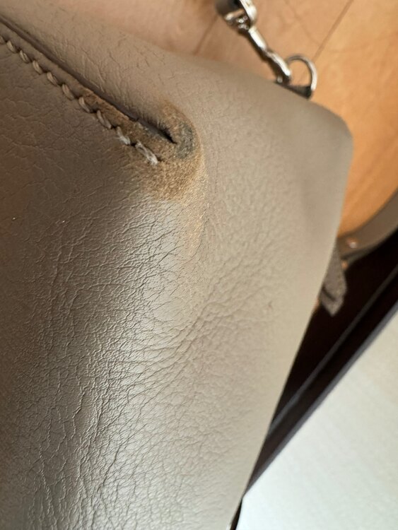 フェンディ  （ブランドバッグ）の商品画像 - 査定依頼日：2025年4月9日 - 最高査定価格：25,000円