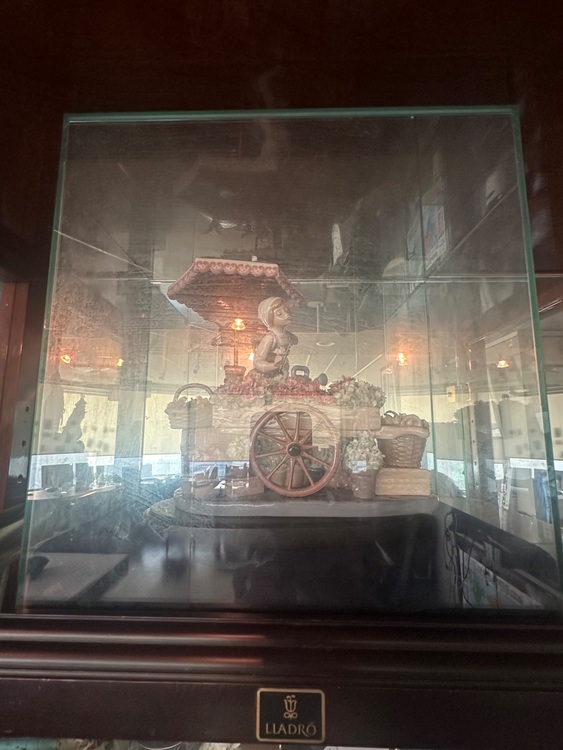 リアドロ　花売り（美術品・骨董品）の商品画像 - 査定依頼日：2025年7月20日 - 最高査定価格：12,000円