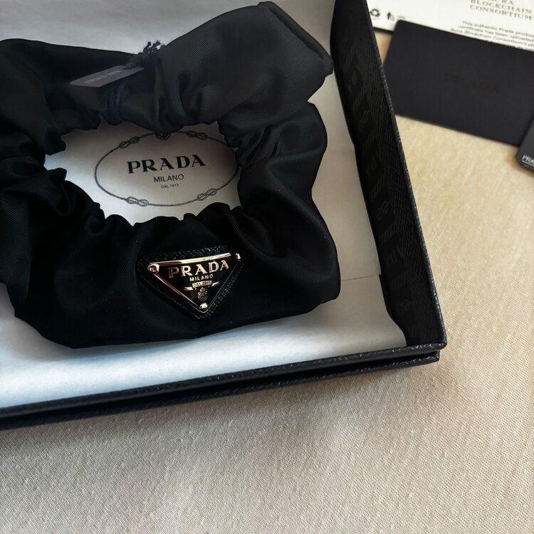 シュシュ（古着・ファッション）の商品画像 - 査定依頼日：2025年2月10日 - 最高査定価格：12,000円