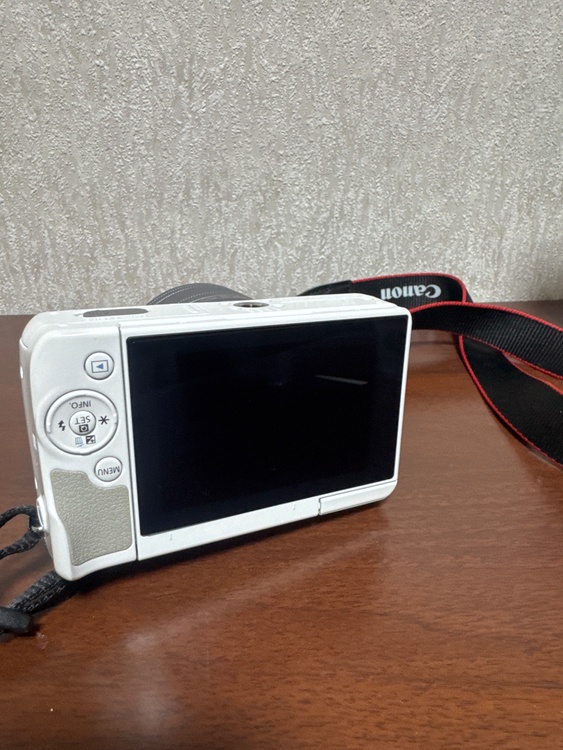 Eos m10（カメラ）の商品画像 - 査定依頼日：2026年4月10日 - 最高査定価格：36,000円