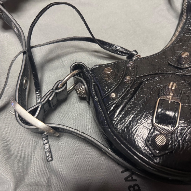 バレンシアガ  （ブランドバッグ）の商品画像 - 査定依頼日：2026年3月25日 - 最高査定価格：150,000円