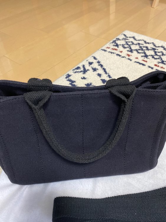 Aia Moana APR 032017（ブランドバッグ）の商品画像 - 査定依頼日：2022年8月31日 - 最高査定価格：28,000円