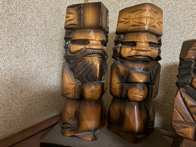 アイヌ人形（中）（美術品・骨董品）の商品画像 - 査定依頼日：2026年10月3日 - 最高査定価格：3,000円