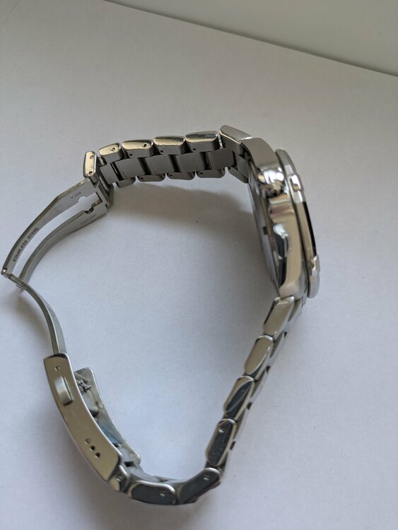 アクアレーサーキャリパー７GMT（高級時計）の商品画像 - 査定依頼日：2026年4月26日 - 最高査定価格：380,000円