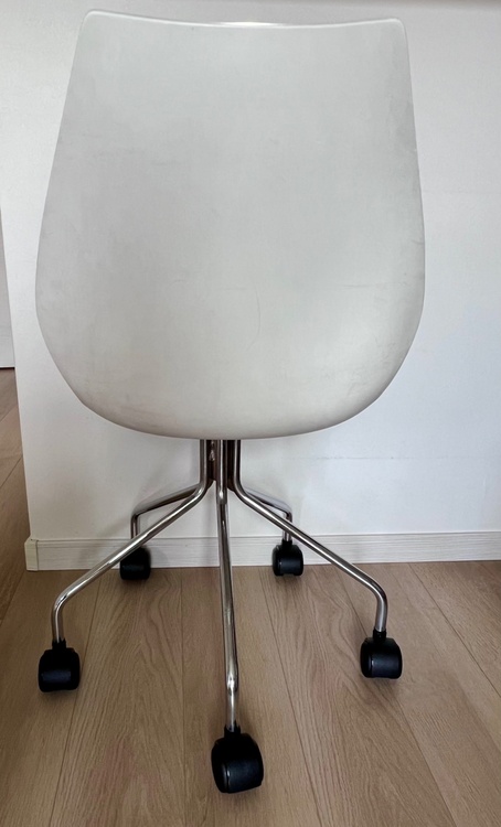 カルテル　マウイキャスター(昇降なし)（家具・寝具）の商品画像 - 査定依頼日：2026年4月14日 - 最高査定価格：5,000円