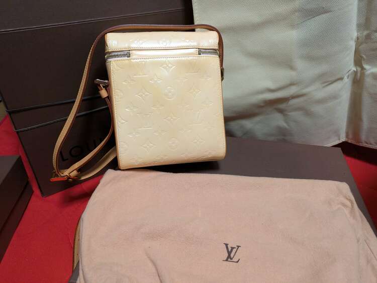 ヴェルニ。付属品は、布袋。本体にヤケはありますが、型崩れなし。ヌメも目立ったシミ（ブランドバッグ）の商品画像 - 査定依頼日：2025年3月6日 - 最高査定価格：35,000円